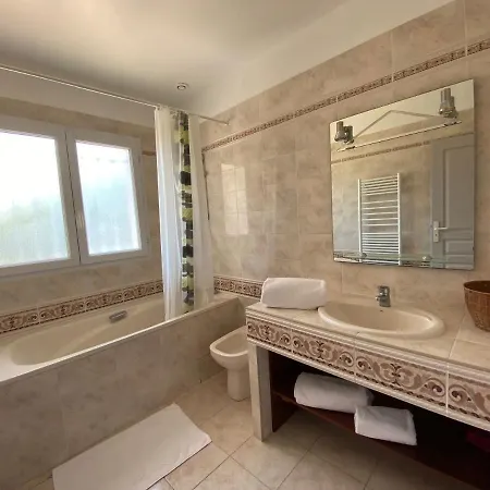 Maison De Vacances Dans Un Ecrin De Verdure.... *
